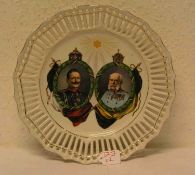 Patriotischer Teller. Porzellan. "Kaiser Wilhelm II" und "Kaiser Franz Josef vonÖsterreich".