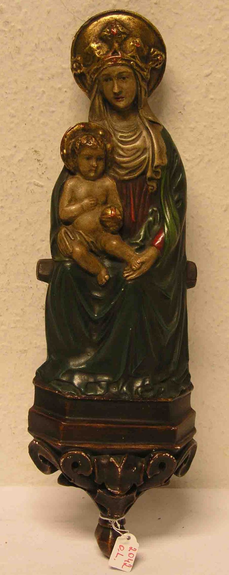 "Madonna mit Kind". Stuck. Farbig staffiert, Höhe: 43cm. Abschluss - Knauf geklebt.