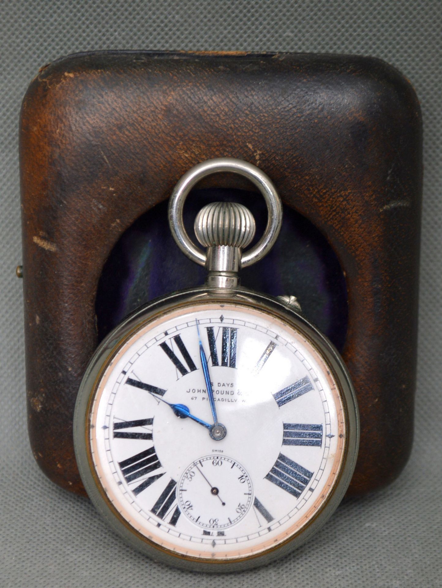 Große Taschenuhr (Reisewecker)