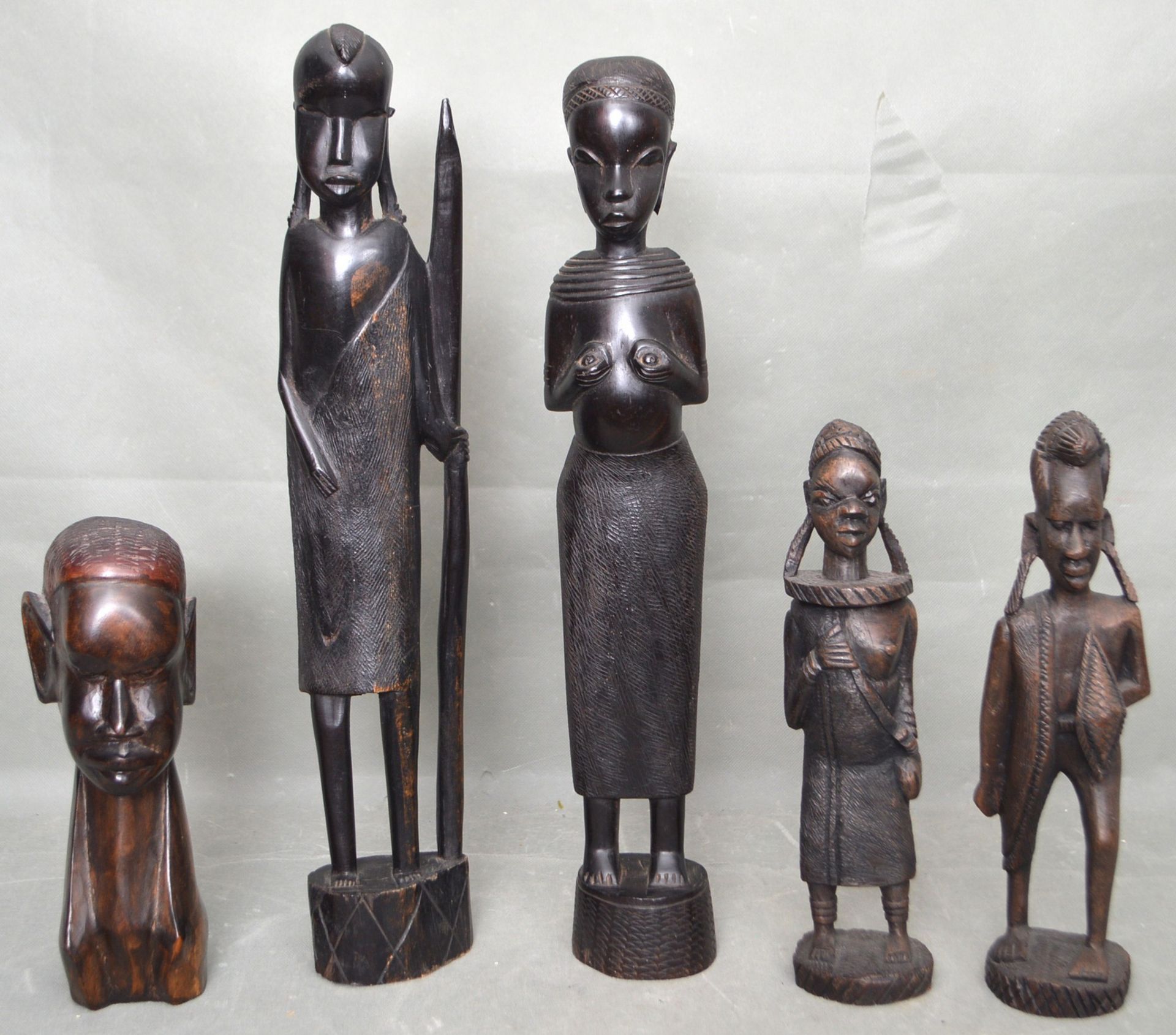 Konvolut fünf afrikanische Skulpturen