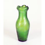 Jugendstil-Vase (um 1900) Grünglas mit