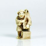 Netsuke (Japan, um 1900) stehender