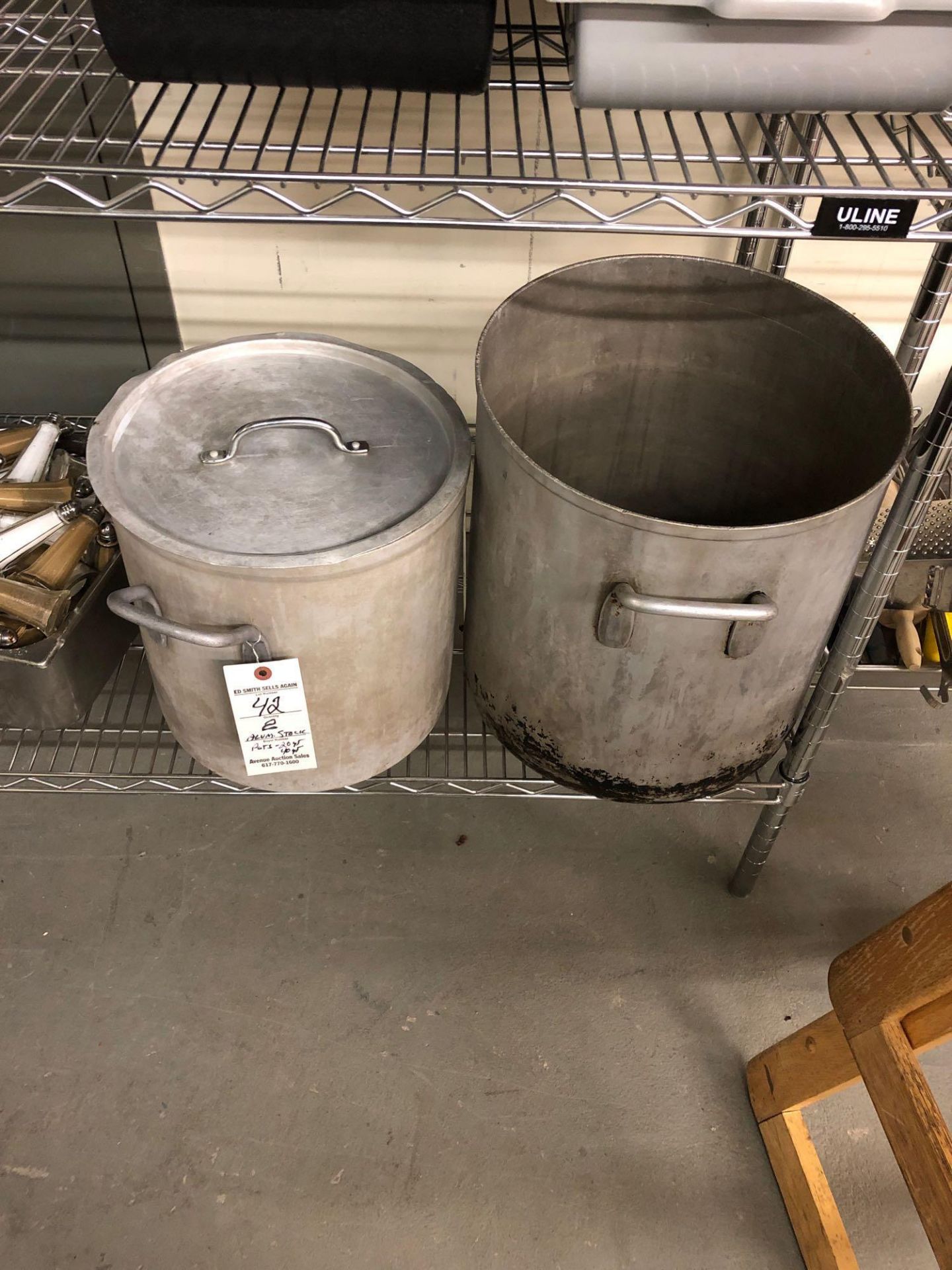 Assorted aluminum stock pots