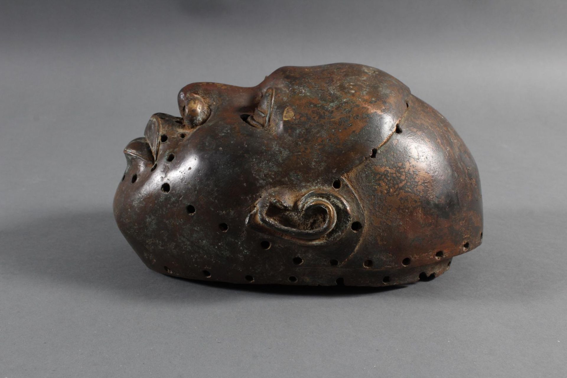 Maske eines Würdenträger aus Bronze, Nigeria 19./20. Jahrhundert - Image 7 of 9