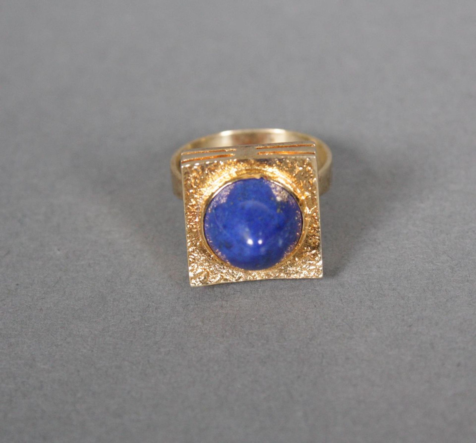 Damenring mit Lapislazuli, 14 Karat Gelbgold