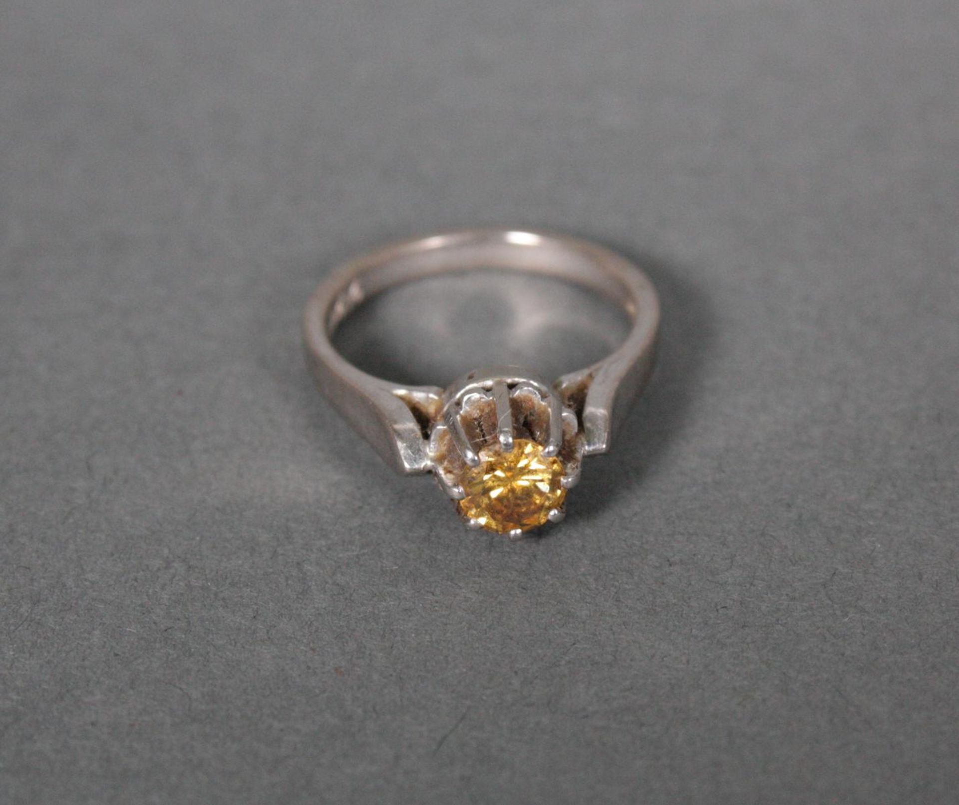 Ring mit Citrin, 18 Karat Weißgold