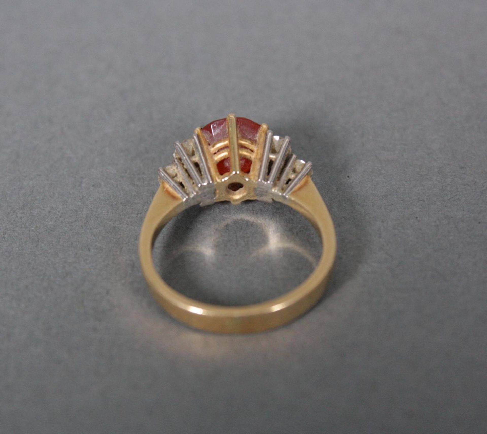 Ring mit Feueropal und Diamanten, 18 Karat Gelbgold - Image 3 of 3