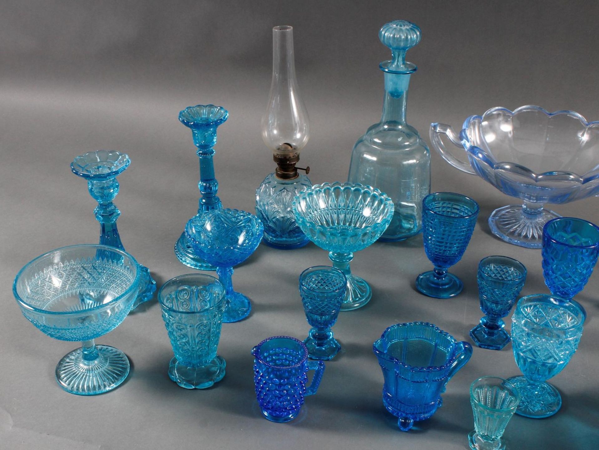 Sammlung blaues Pressglas - Image 2 of 4