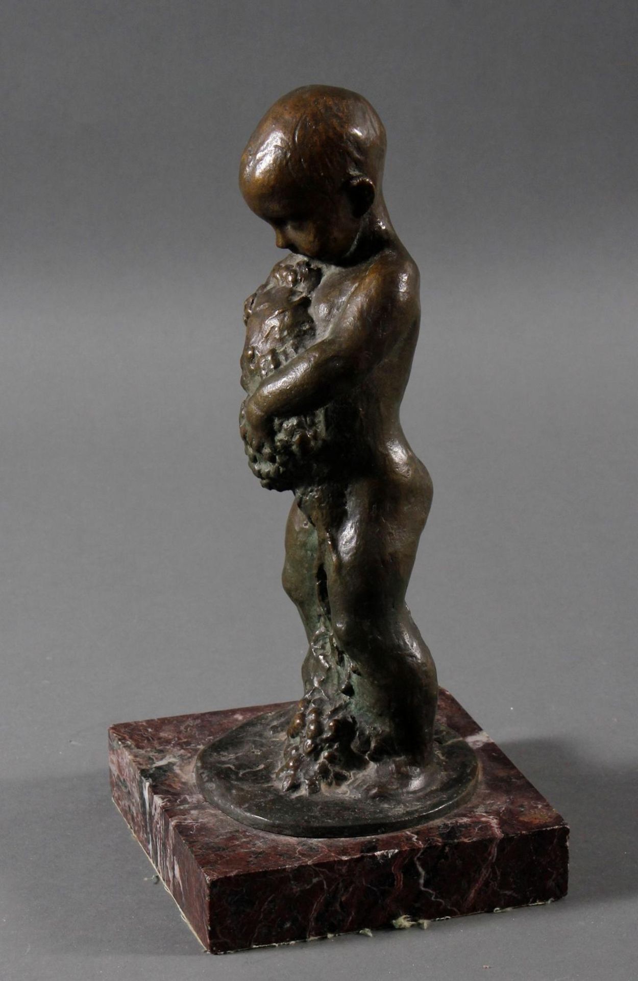 Bronzeskulptur „Putto als Bacchant“ Italien um 1900 - Image 5 of 6