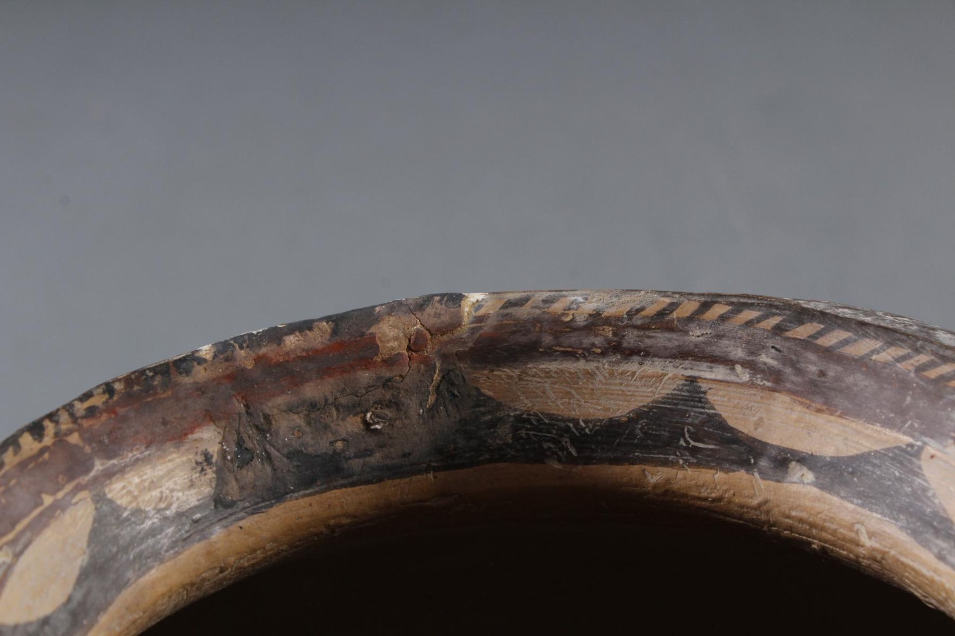 Keramikgefäß mit Ringhenkeln und kurzer Mündung.China. Machang-Zeit - Image 7 of 10