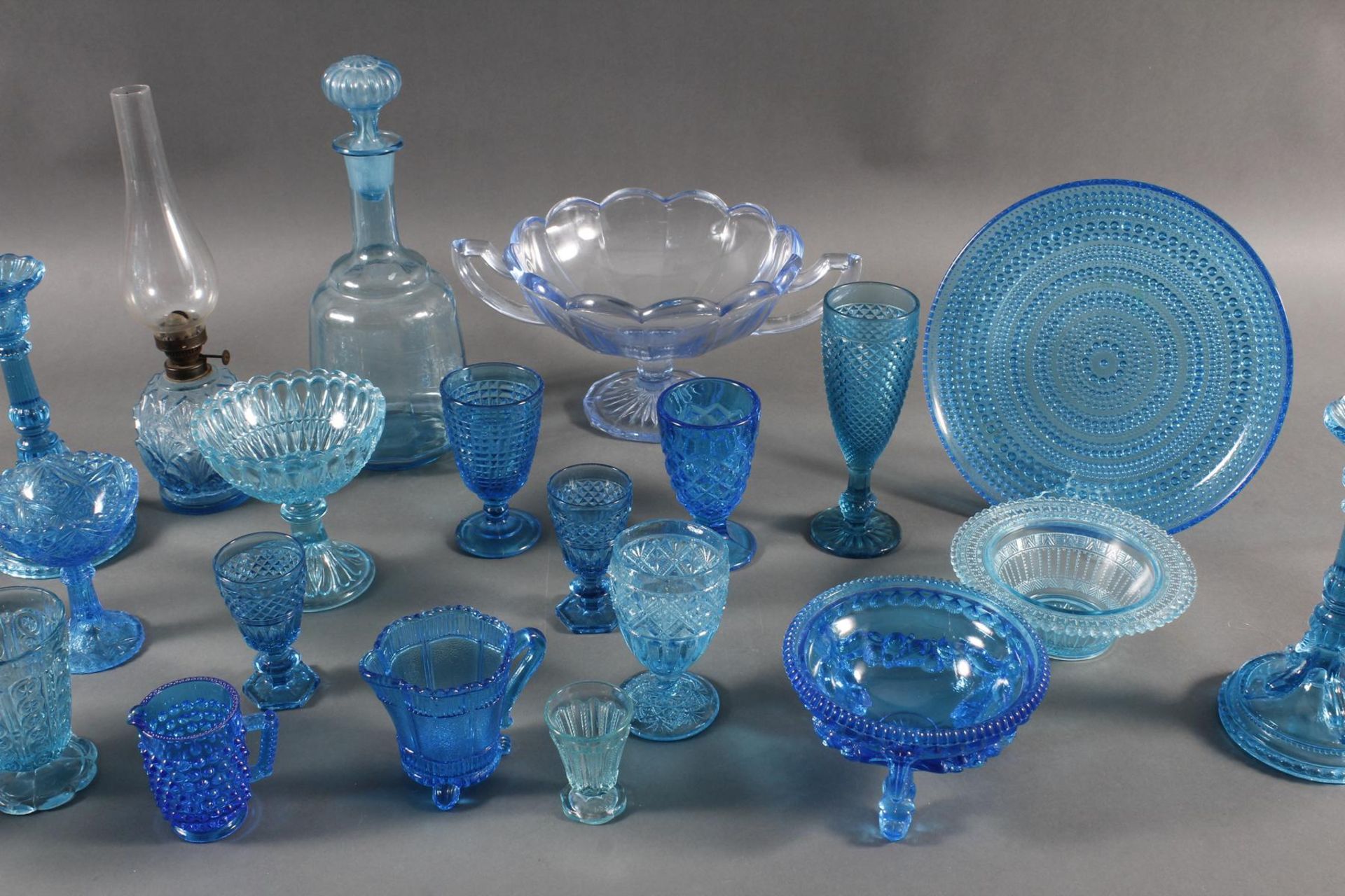Sammlung blaues Pressglas - Image 3 of 4