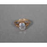 Ring mit Aquamarin, 8 Karat Gelbgold