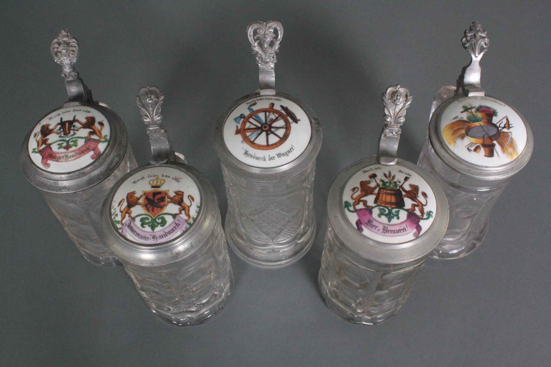 Fünf Glas-Handwerker-Bierkrüge, 19. Jahrhundert - Image 2 of 4