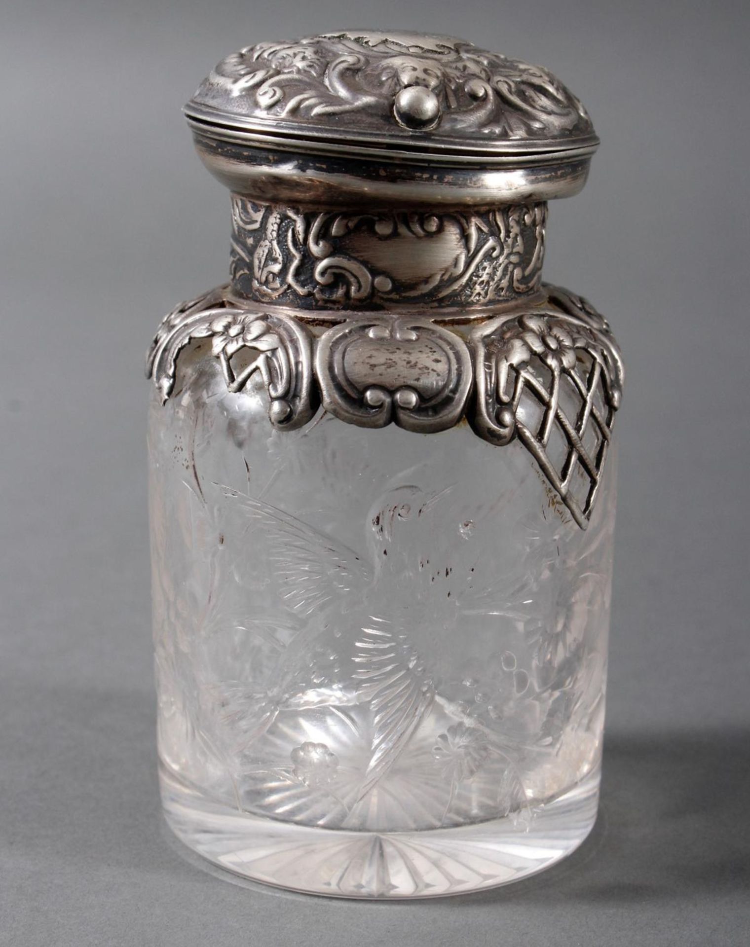 Glasflakon mit Silbermontur um 1880