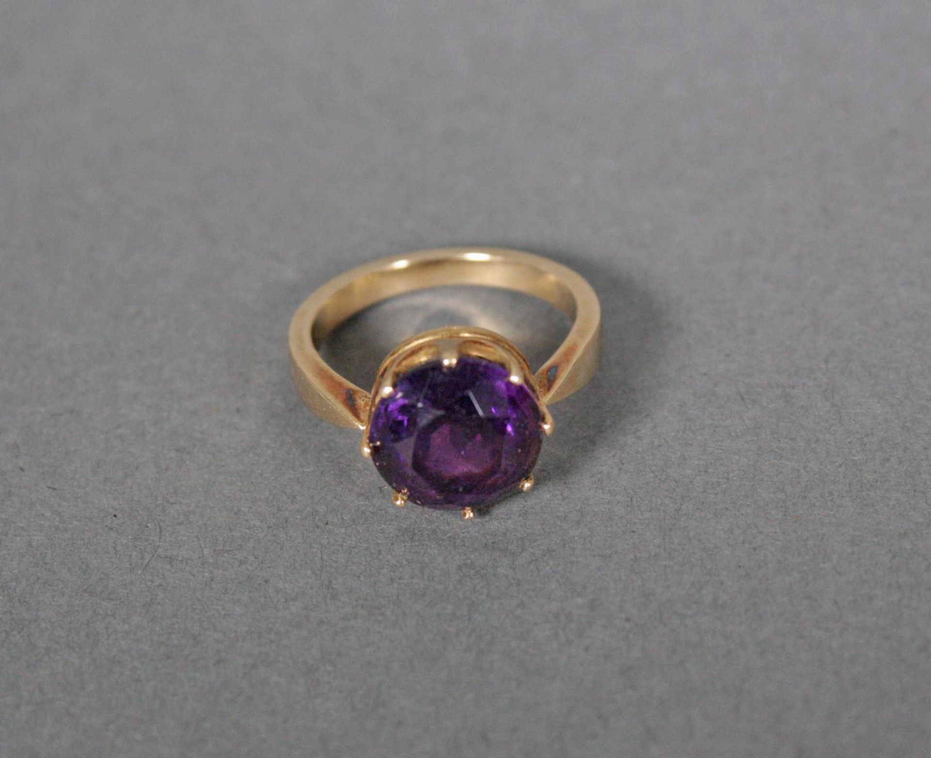 Damenring mit Amethyst, 14 Karat Gelbgold