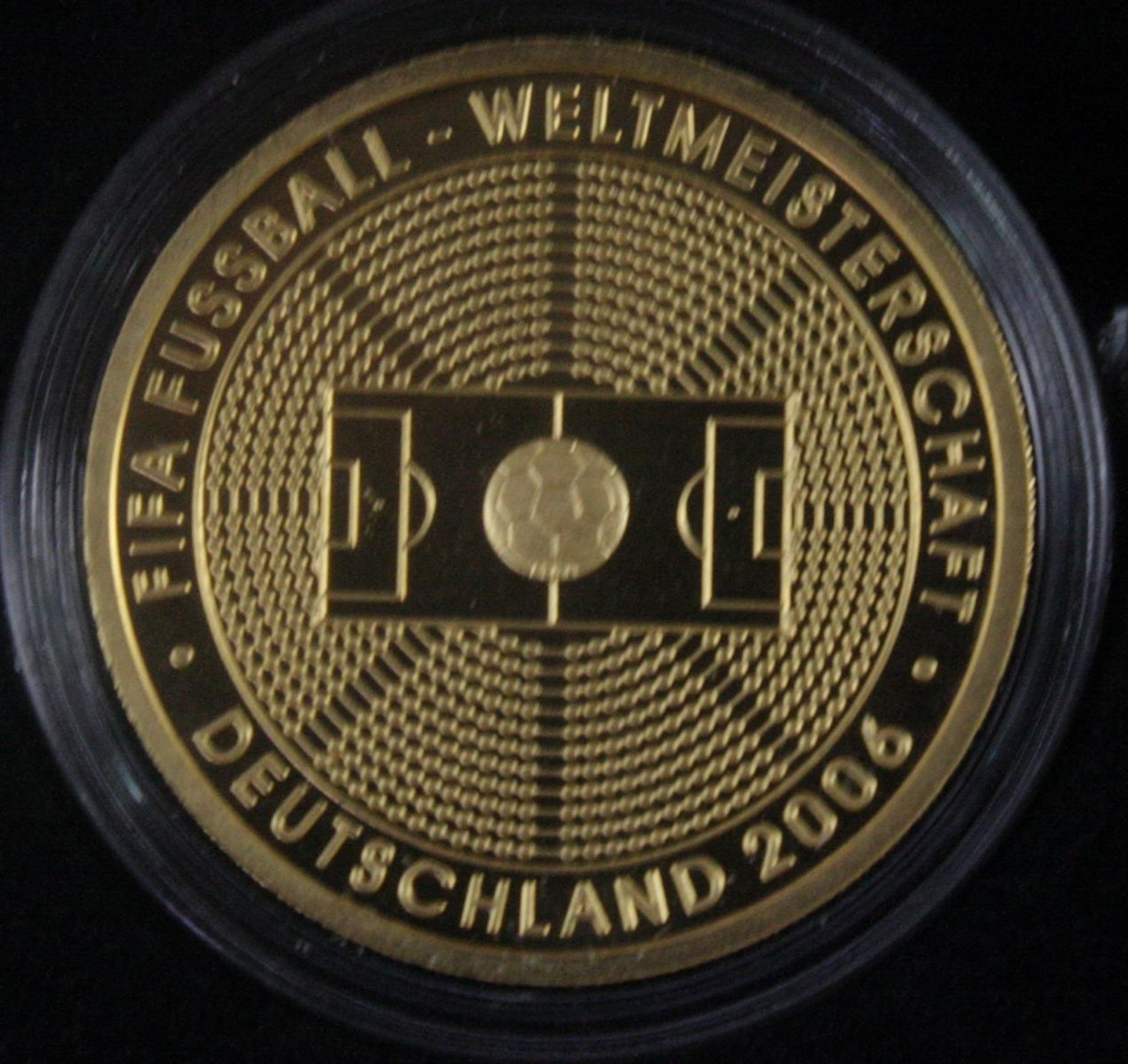 100 Euro Goldmünze 2005, FIFA Fußball-Weltmeisterschaft Deutschland 2006 - Bild 2 aus 3