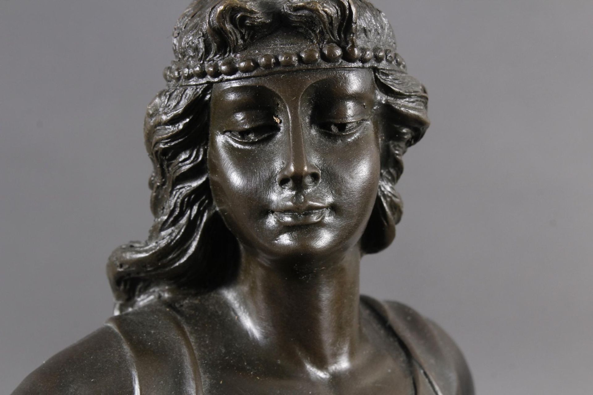 Bronzefigur Orientalische Tamburintänzerin, fein ausgearbeitete Darstellung Frankreich 20. Jahrhunde - Image 6 of 10