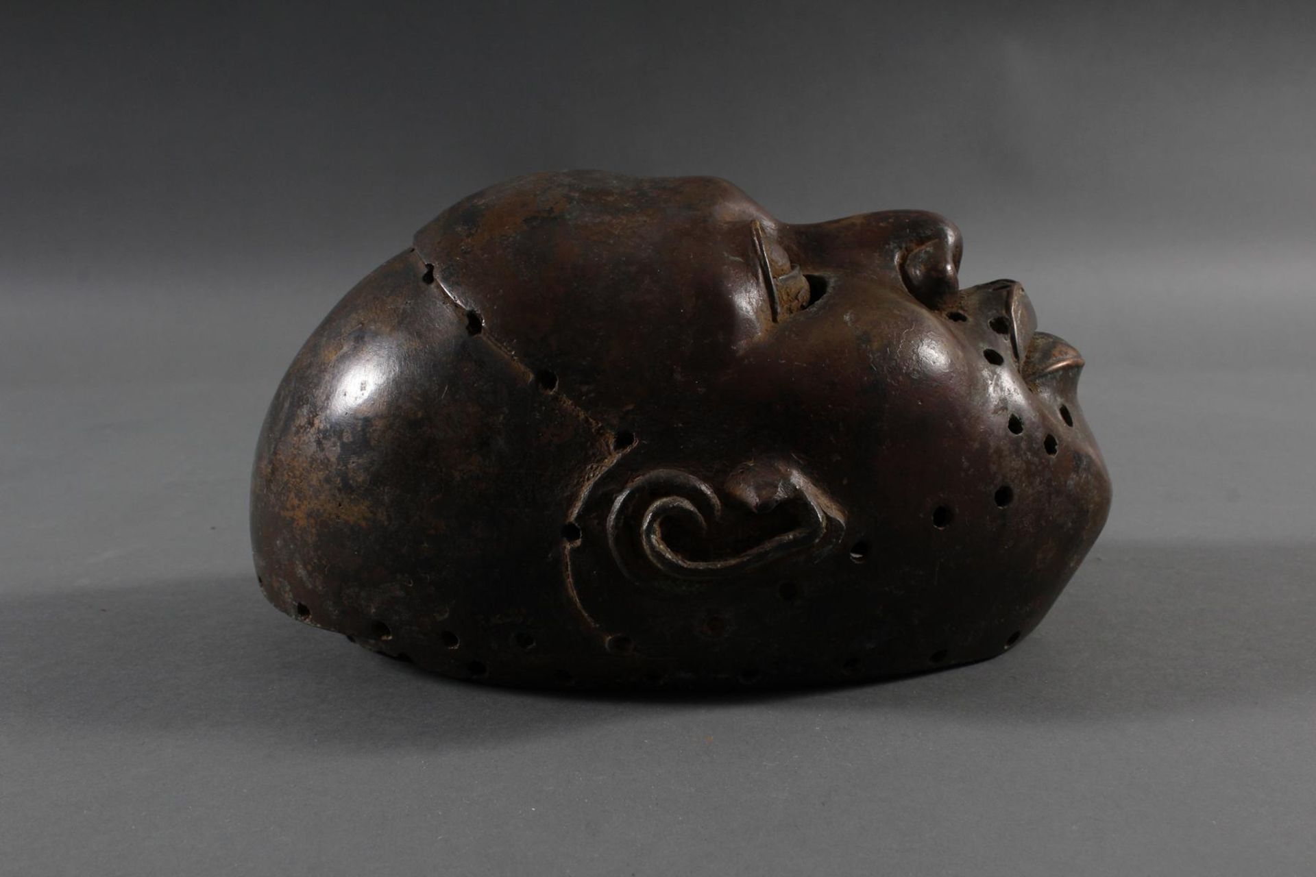 Maske eines Würdenträger aus Bronze, Nigeria 19./20. Jahrhundert - Image 3 of 9