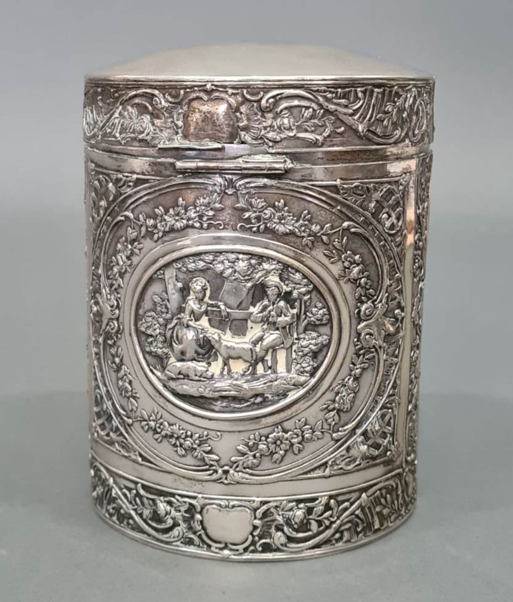 Runde Deckeldose, 800er Silber. Meisterpunze Jean L. Schlingloff, Hanau um 1900 - Image 2 of 7
