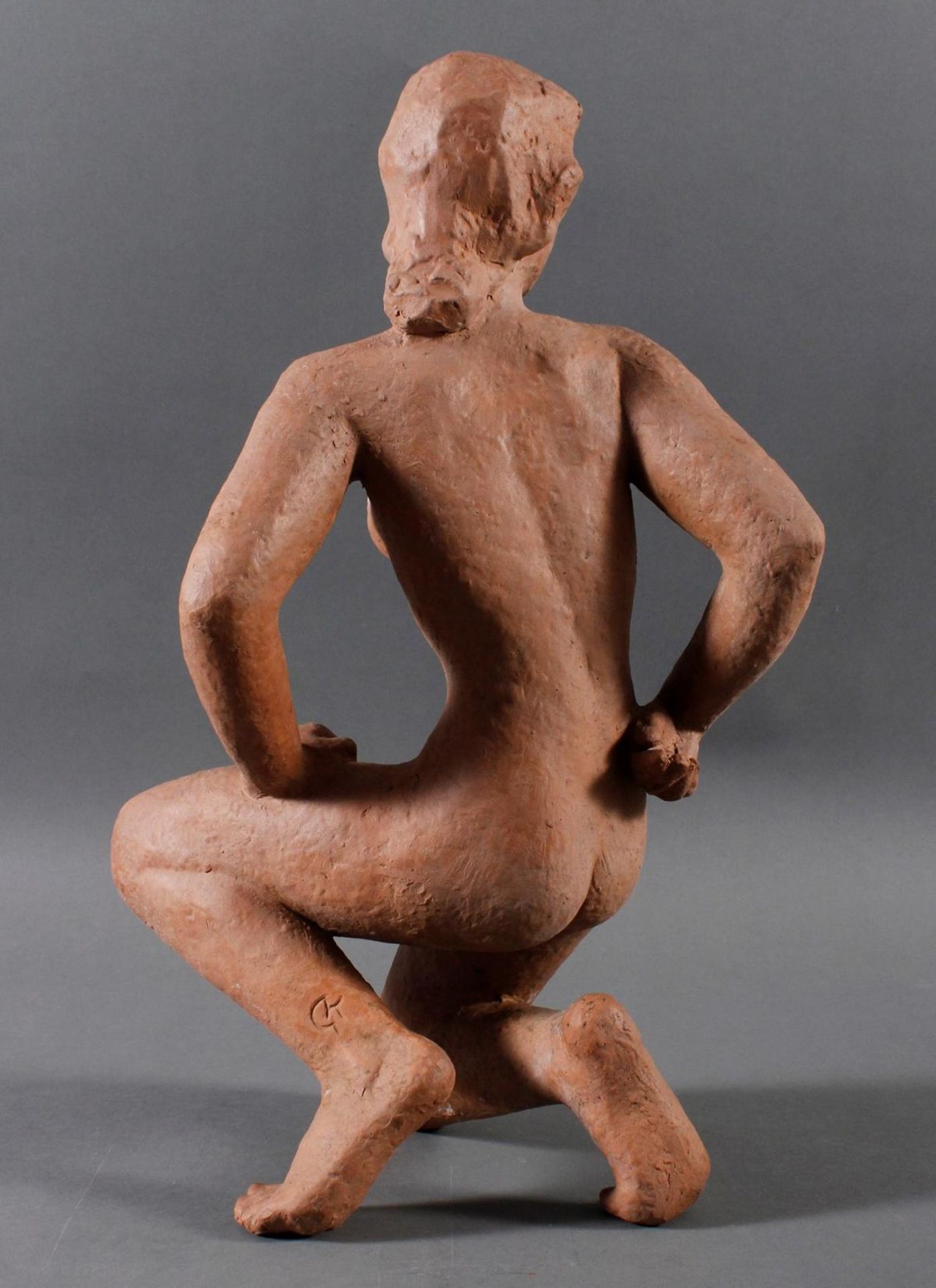 Monogrammist „GK“ Terracotta-Skulptur, „Kniender Akt“ um 1935 - Image 4 of 11