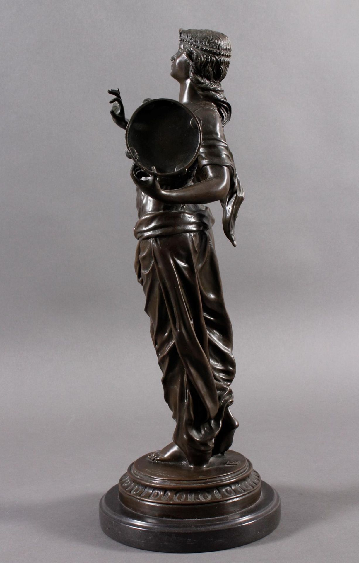 Bronzefigur Orientalische Tamburintänzerin, fein ausgearbeitete Darstellung Frankreich 20. Jahrhunde - Image 3 of 10