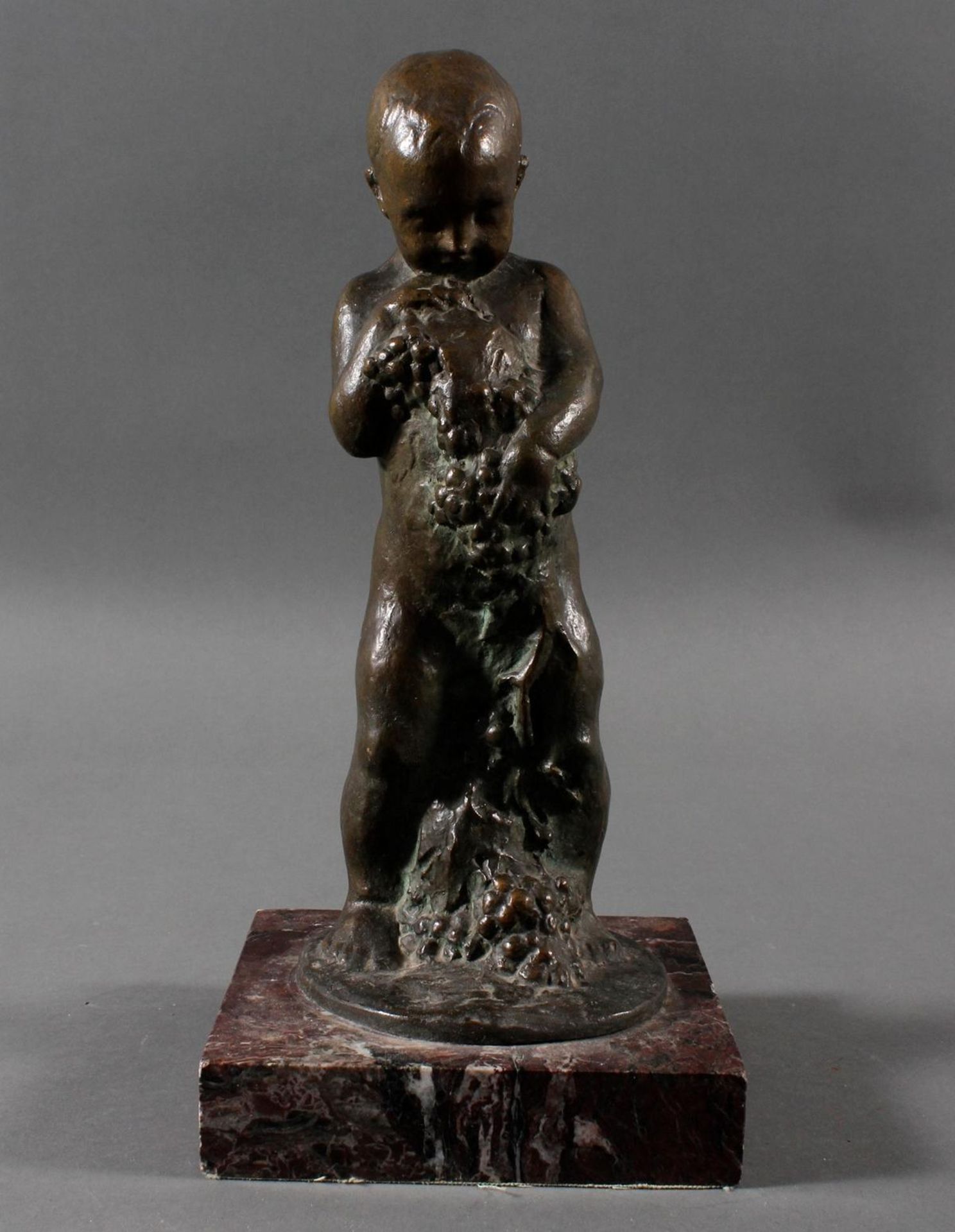 Bronzeskulptur „Putto als Bacchant“ Italien um 1900