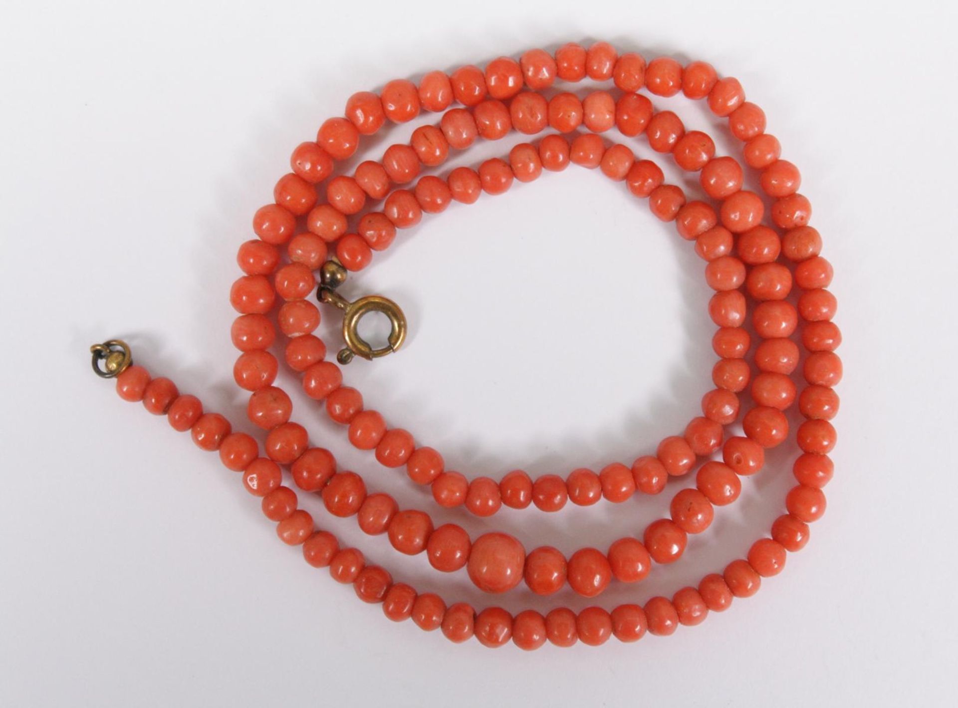 Halskette aus roten Korallenkugeln, 1. Hälfte 20. Jh.