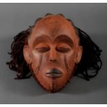 Tanzmaske, Aufsatzmaske „mwana pwo“ der Chokwe / D. R . Kongo, Angola