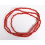 Halskette aus roten Korallenstücken