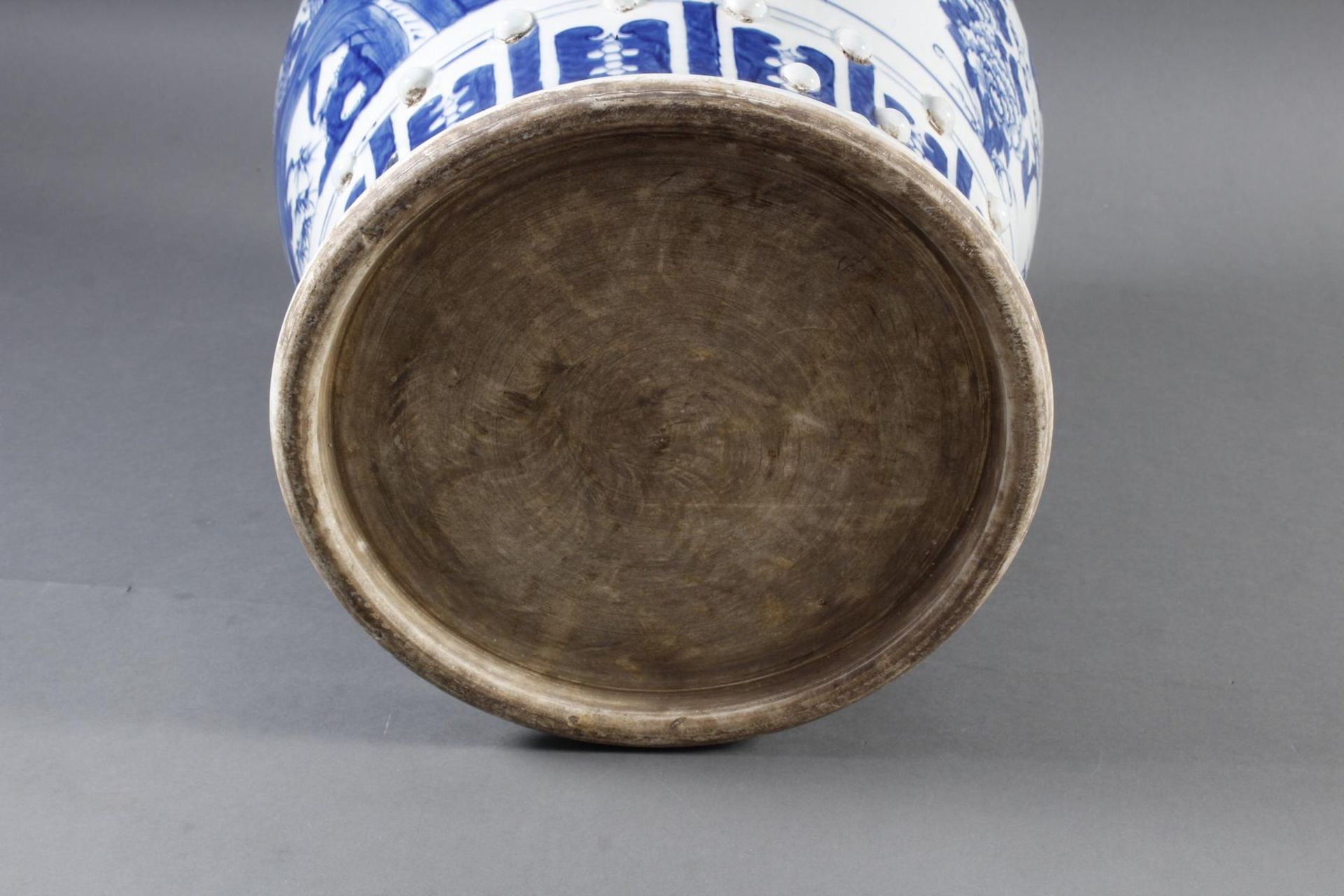 Blauweiß Bodenvase mit Deckel, Porzellan, China, Anfang / Mitte 20. Jahrhundert - Image 11 of 14