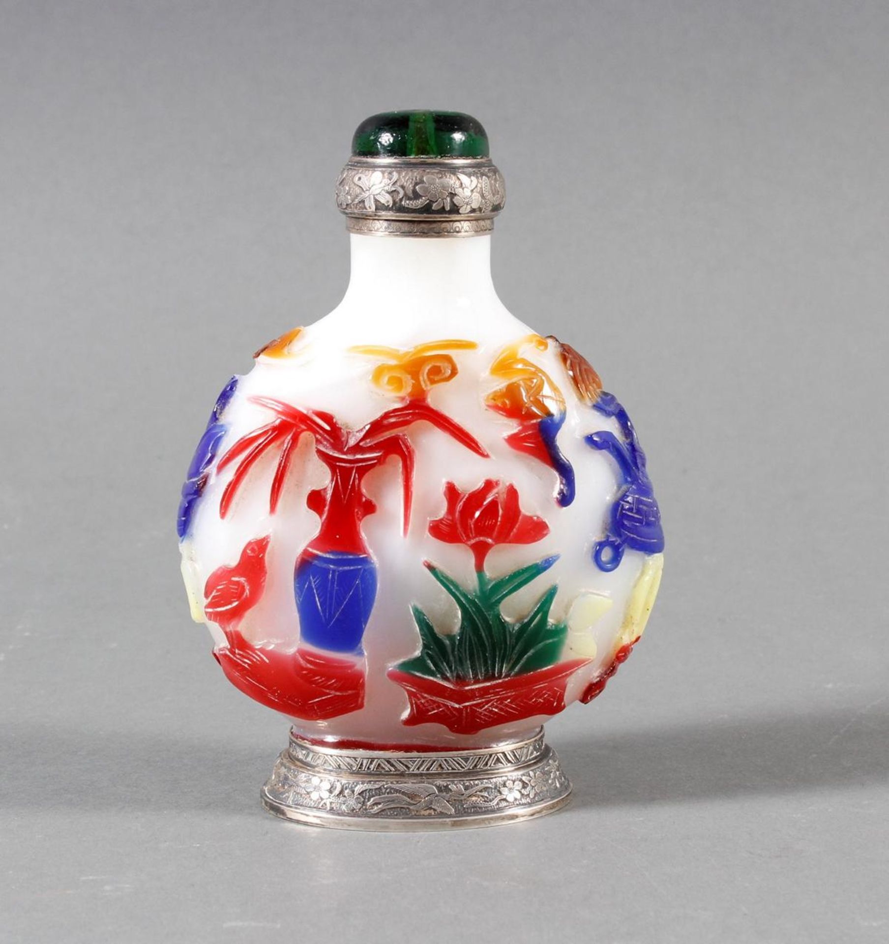 Snuff bottle, Überfangglas mit Silbermontur, China Anfang 20. Jahrhundert