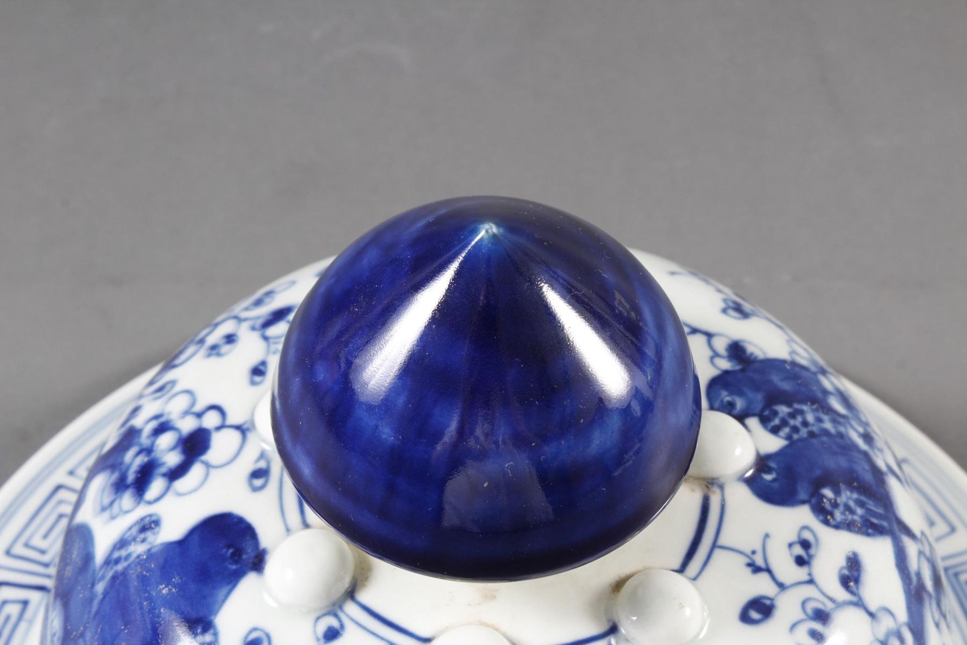 Blauweiß Bodenvase mit Deckel, Porzellan, China, Anfang / Mitte 20. Jahrhundert - Image 14 of 14