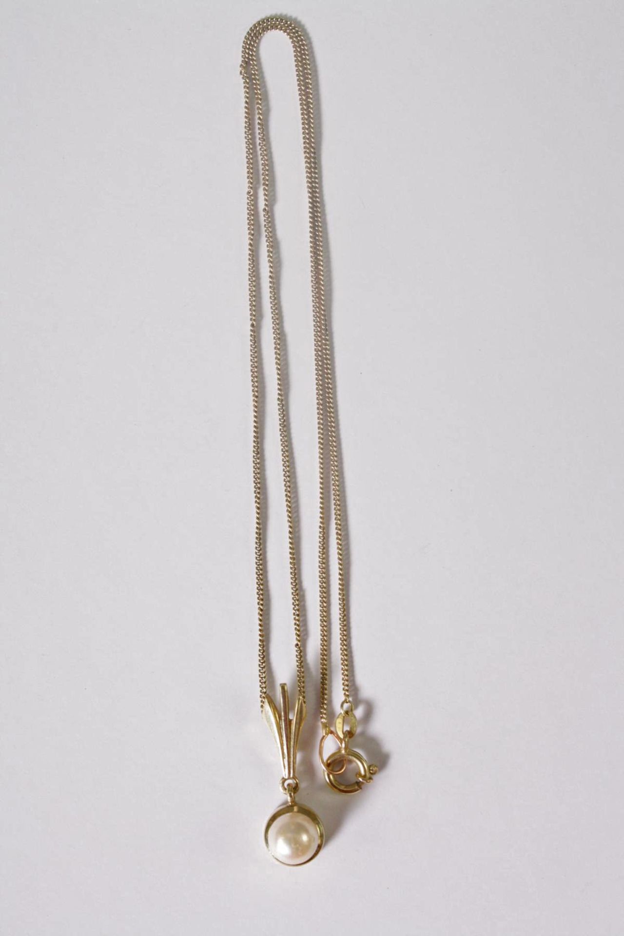 Halskette mit Perlanhänger, 14 Karat Gelbgold - Bild 2 aus 2