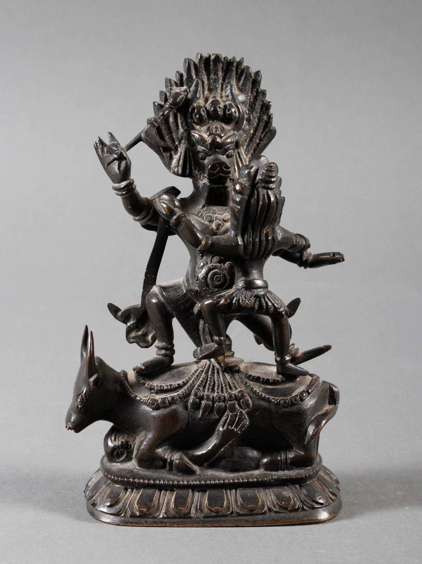 Bronzeskulptur Mahakala, Tibetanische Gottheit, 18./19. Jahrhundert