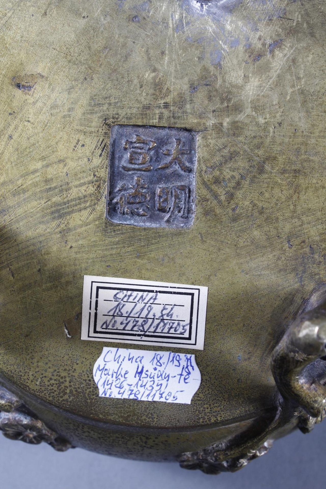 Dreiteiliger Bronze Koro, China 18. / 19. Jahrhundert - Image 10 of 11