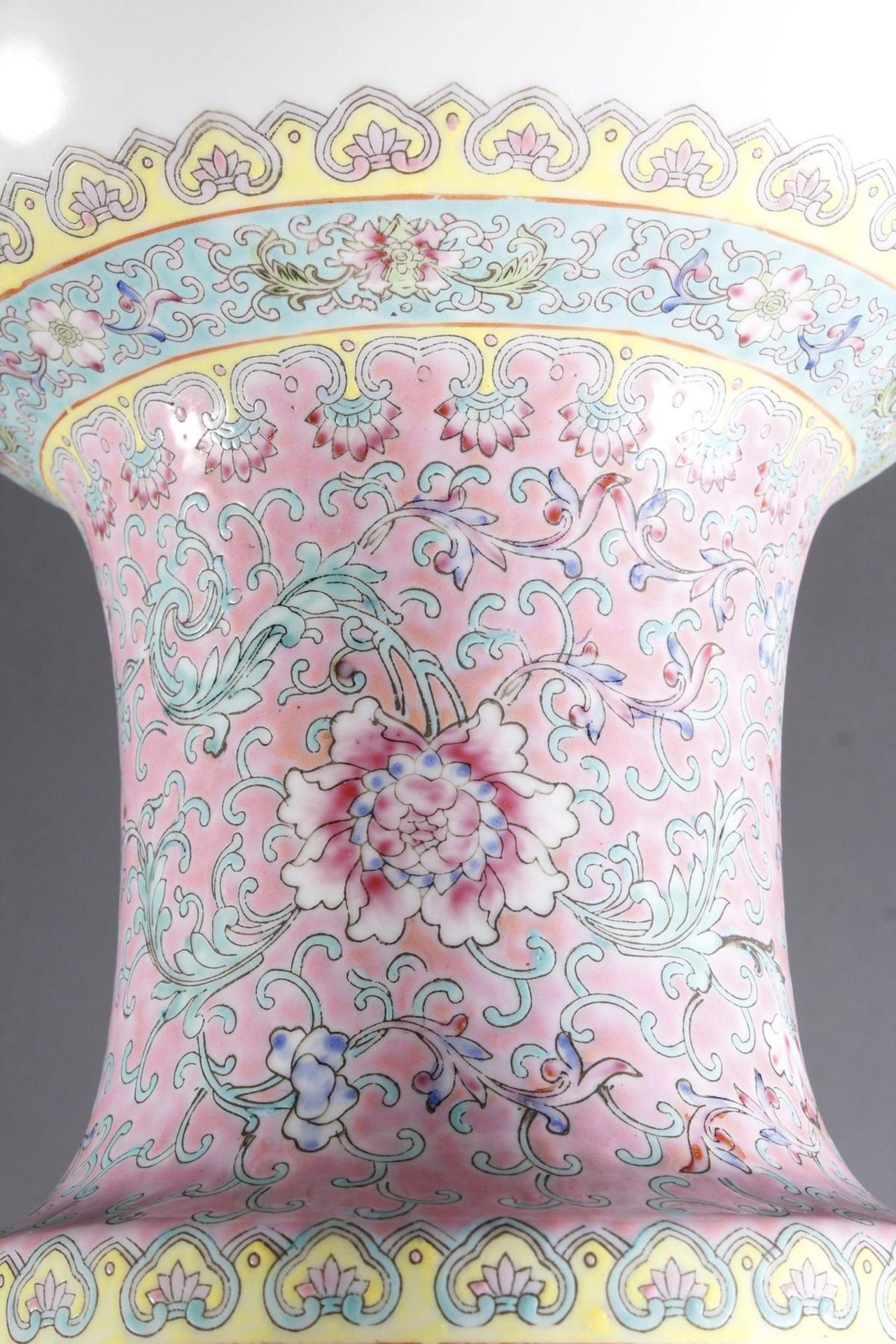 Porzellan Bodenvase, China 20. Jahrhundert - Image 9 of 12