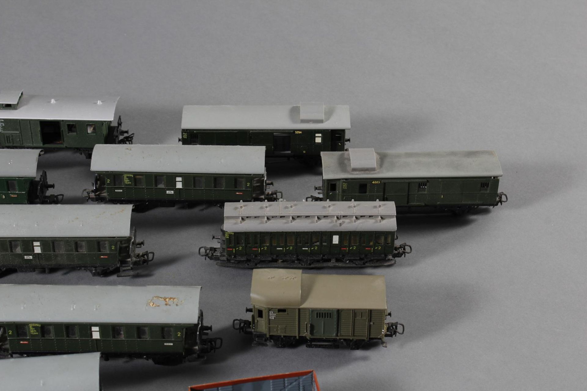 Märklin: 1 Lok und Waggons, teilweise aus Blech - Bild 3 aus 5