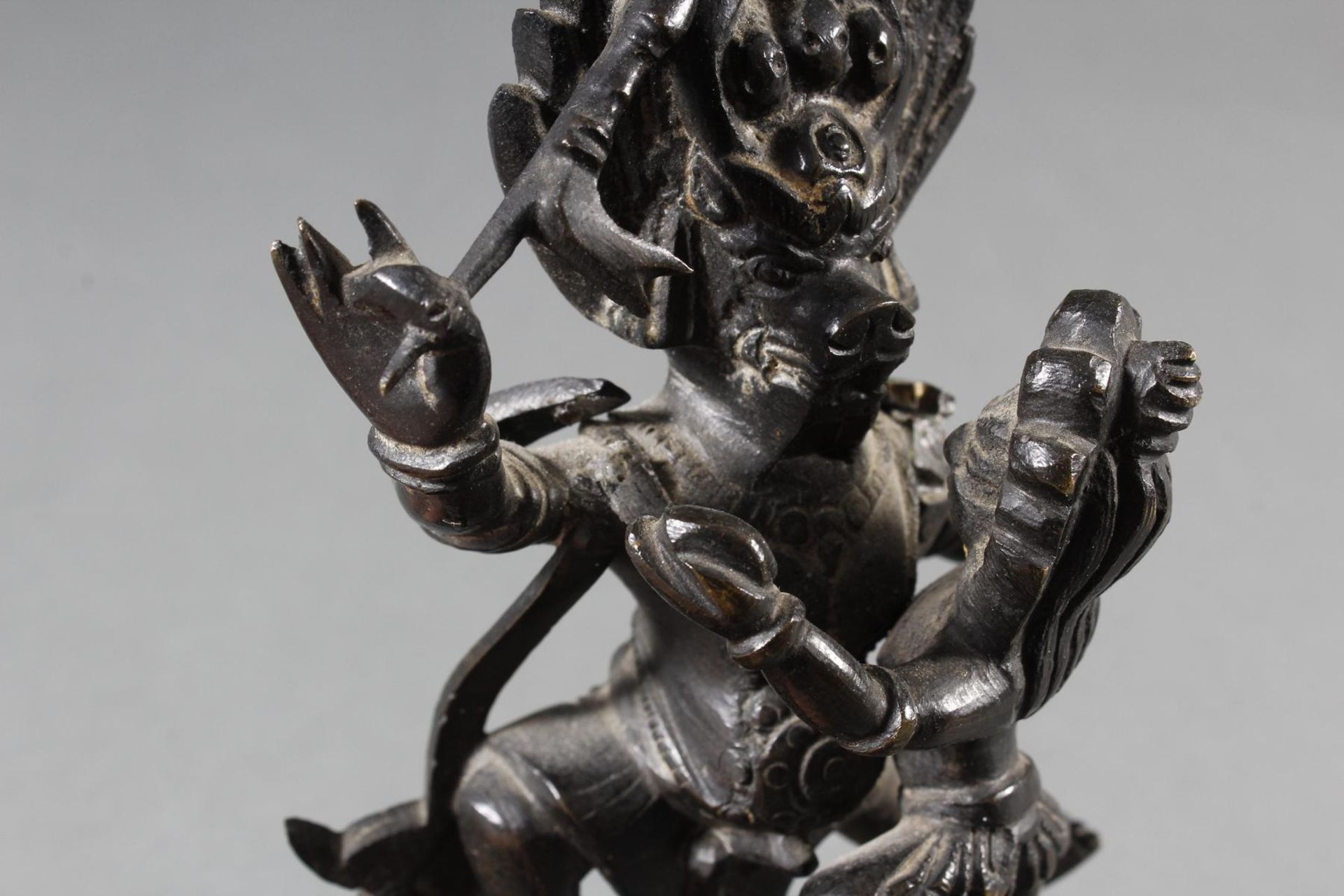 Bronzeskulptur Mahakala, Tibetanische Gottheit, 18./19. Jahrhundert - Image 5 of 7