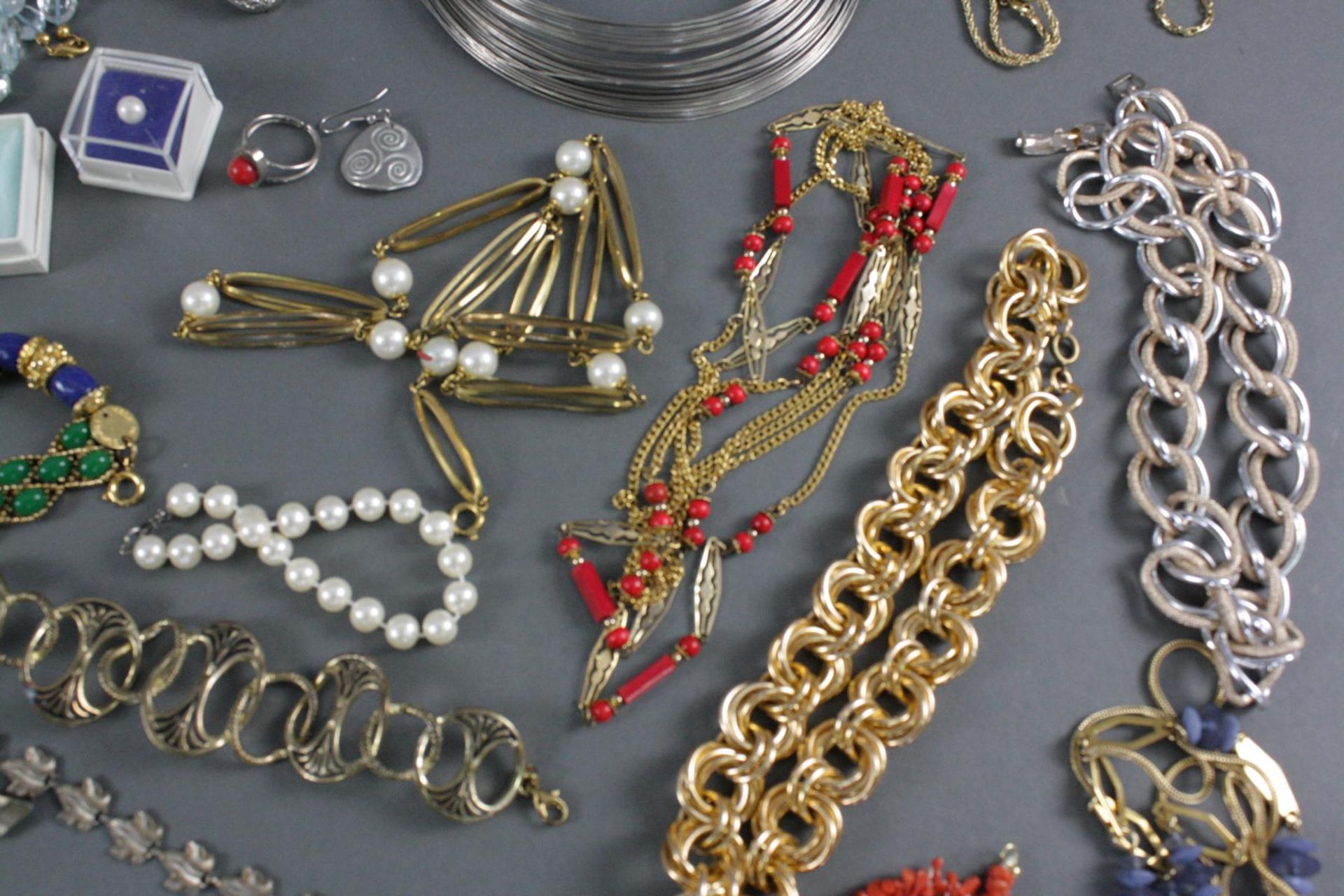 Großes Konvolut Schmuck und Modeschmuck - Bild 5 aus 20