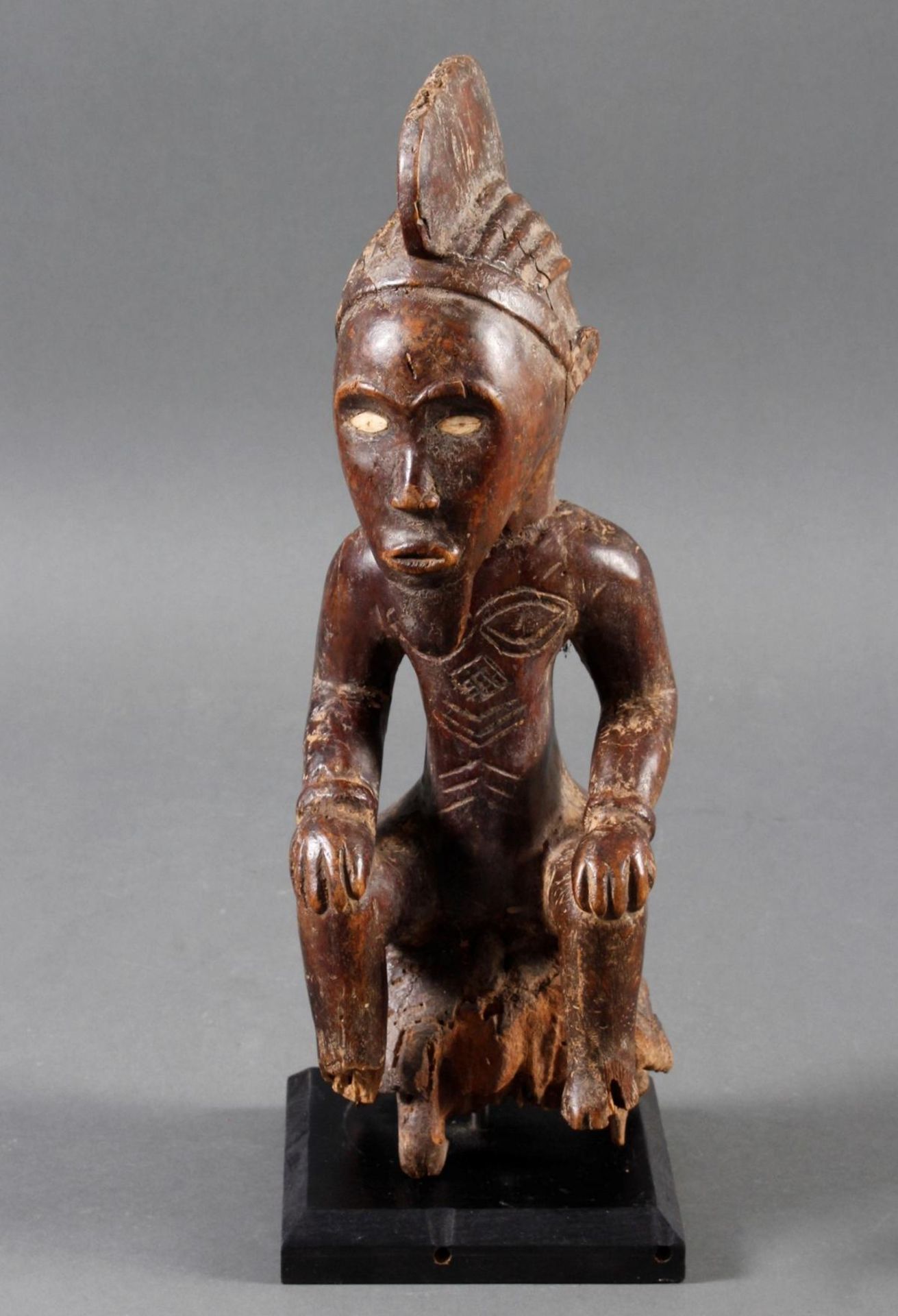 Auf einer Schildkröte sitzende Ritualfigur (Fragment) der Bembe / Kongo