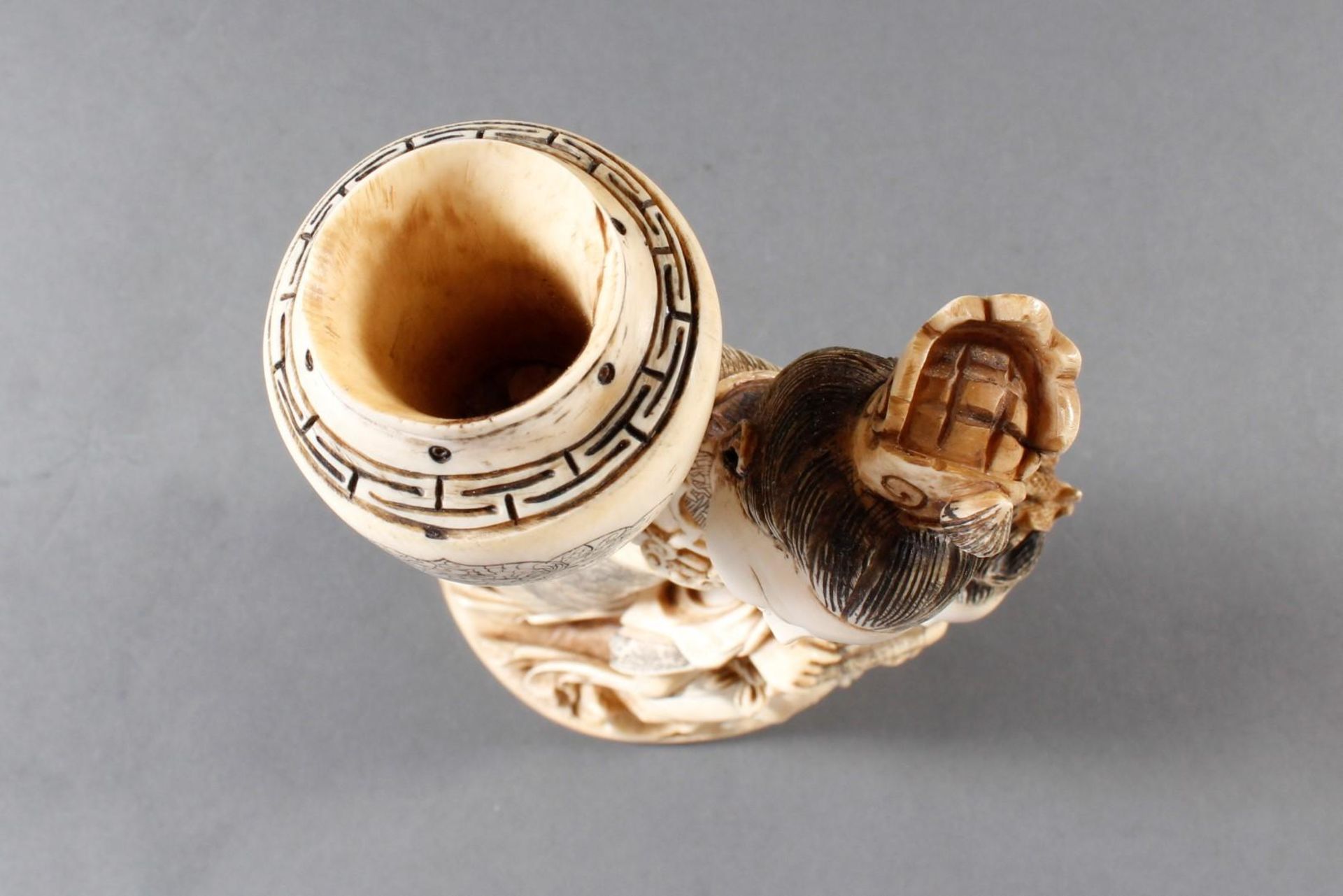 Elfenbeinskulptur „Hofdamen“ detailreiche Schnitzerei, China 19. Jahrhundert - Image 15 of 15