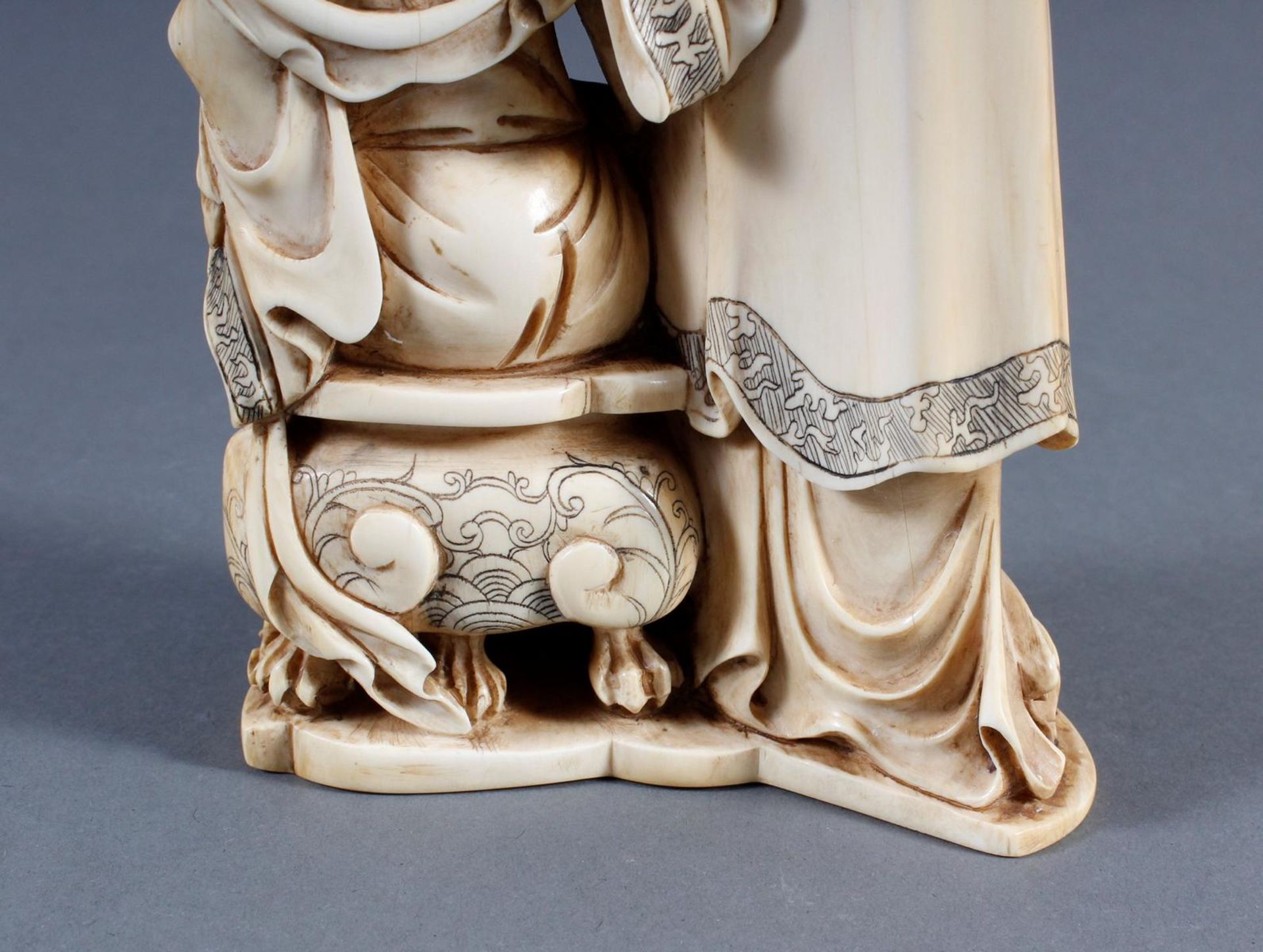 Elfenbeinskulptur „Hofdamen“ detailreiche Schnitzerei, China 19. Jahrhundert - Image 9 of 15