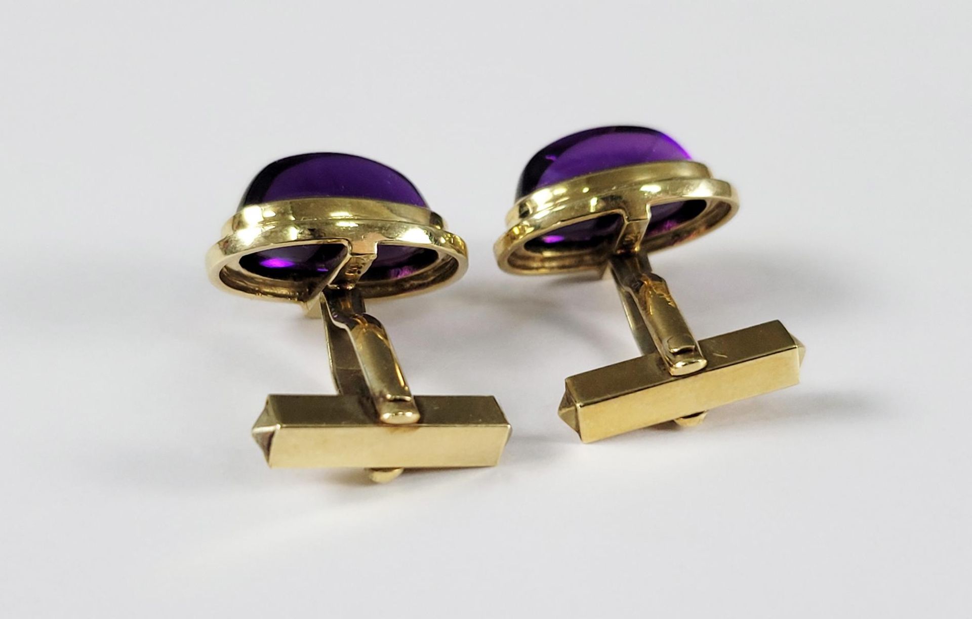 Manschettenknöpfe mit Amethystcabochons, 14 Karat Gelbgold - Image 2 of 2