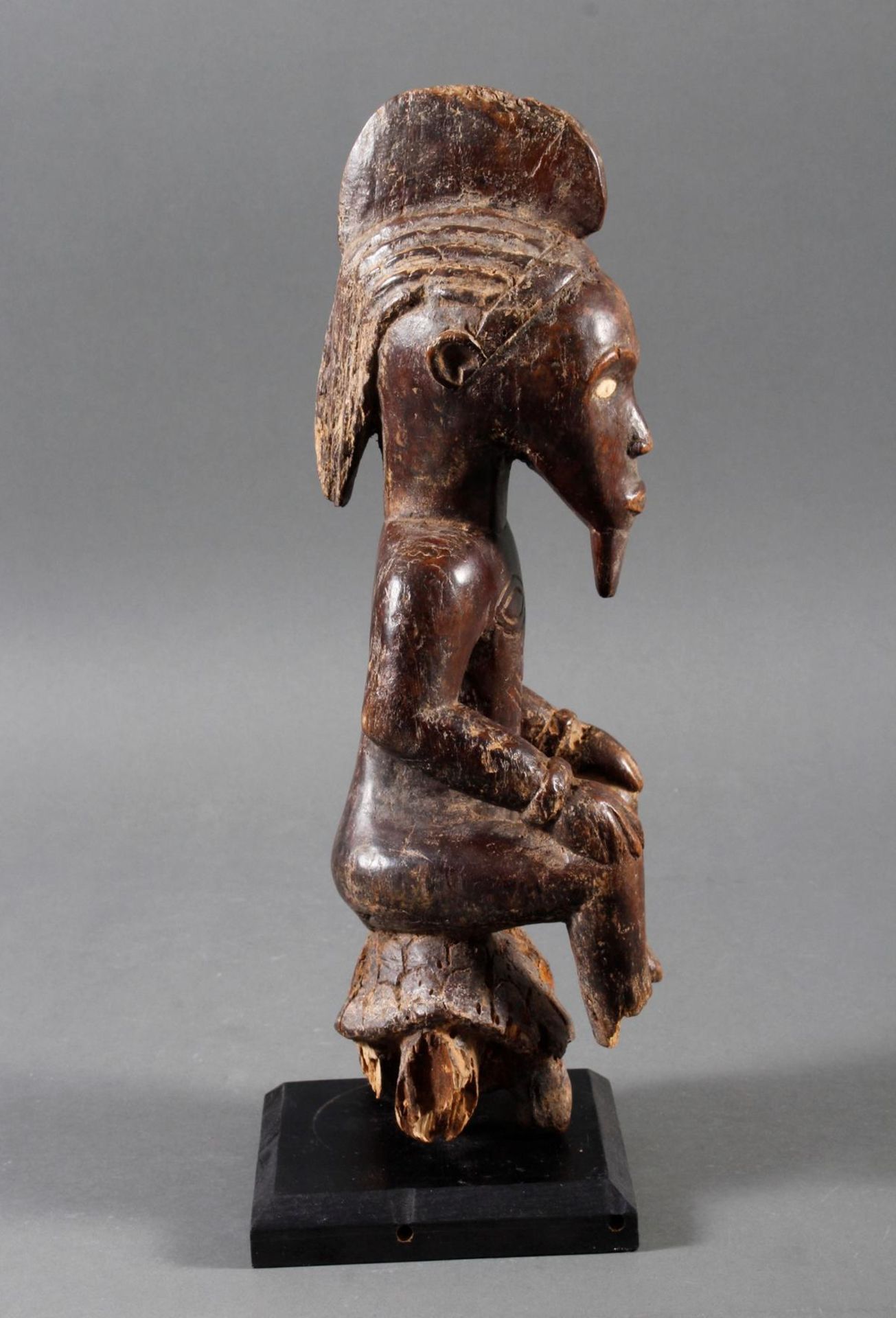 Auf einer Schildkröte sitzende Ritualfigur (Fragment) der Bembe / Kongo - Image 2 of 9