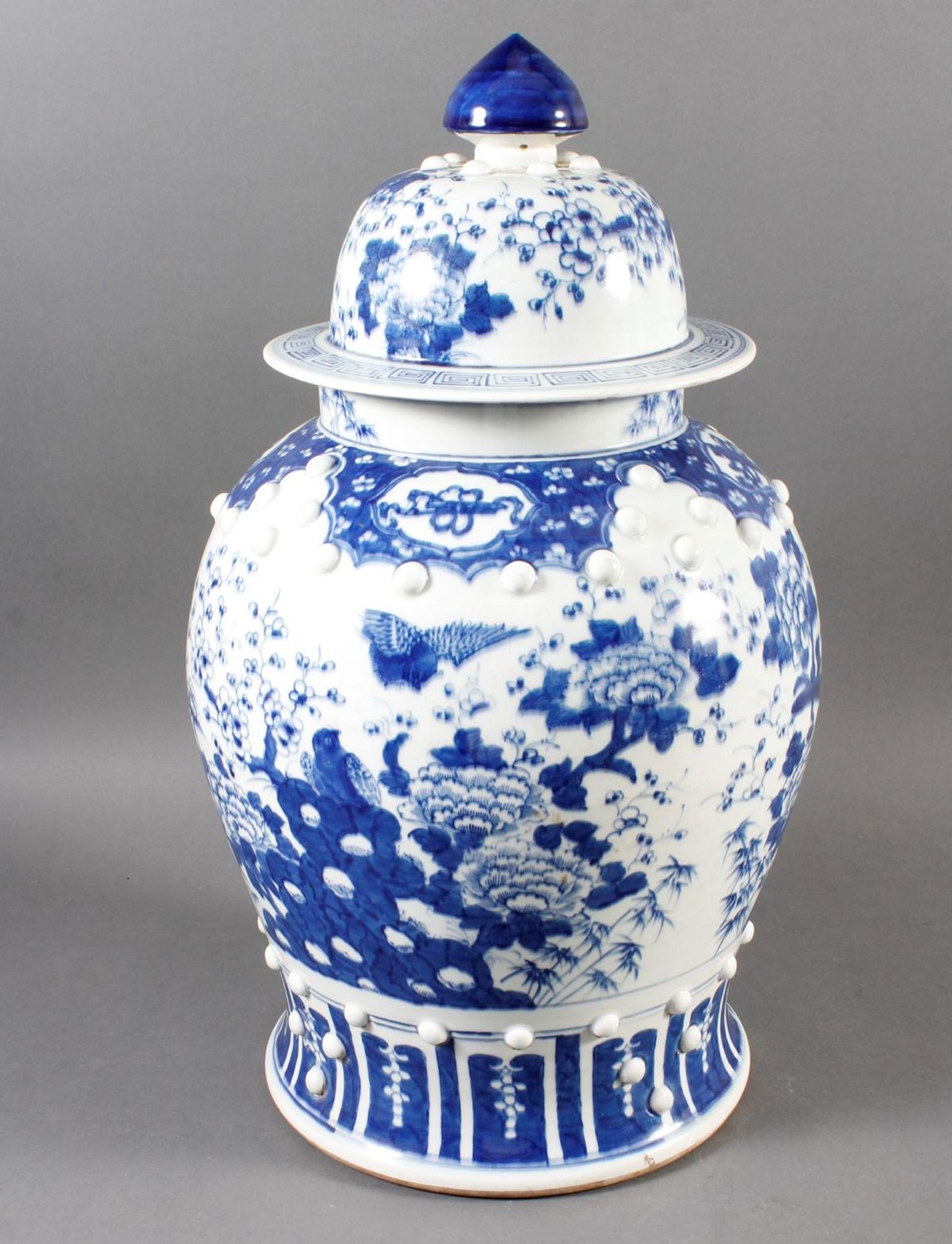 Blauweiß Bodenvase mit Deckel, Porzellan, China, Anfang / Mitte 20. Jahrhundert - Image 8 of 14