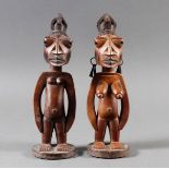 Männliche und Weibliche Zwillingsfiguren „ere ibedji“, Yoruba, Nigeria