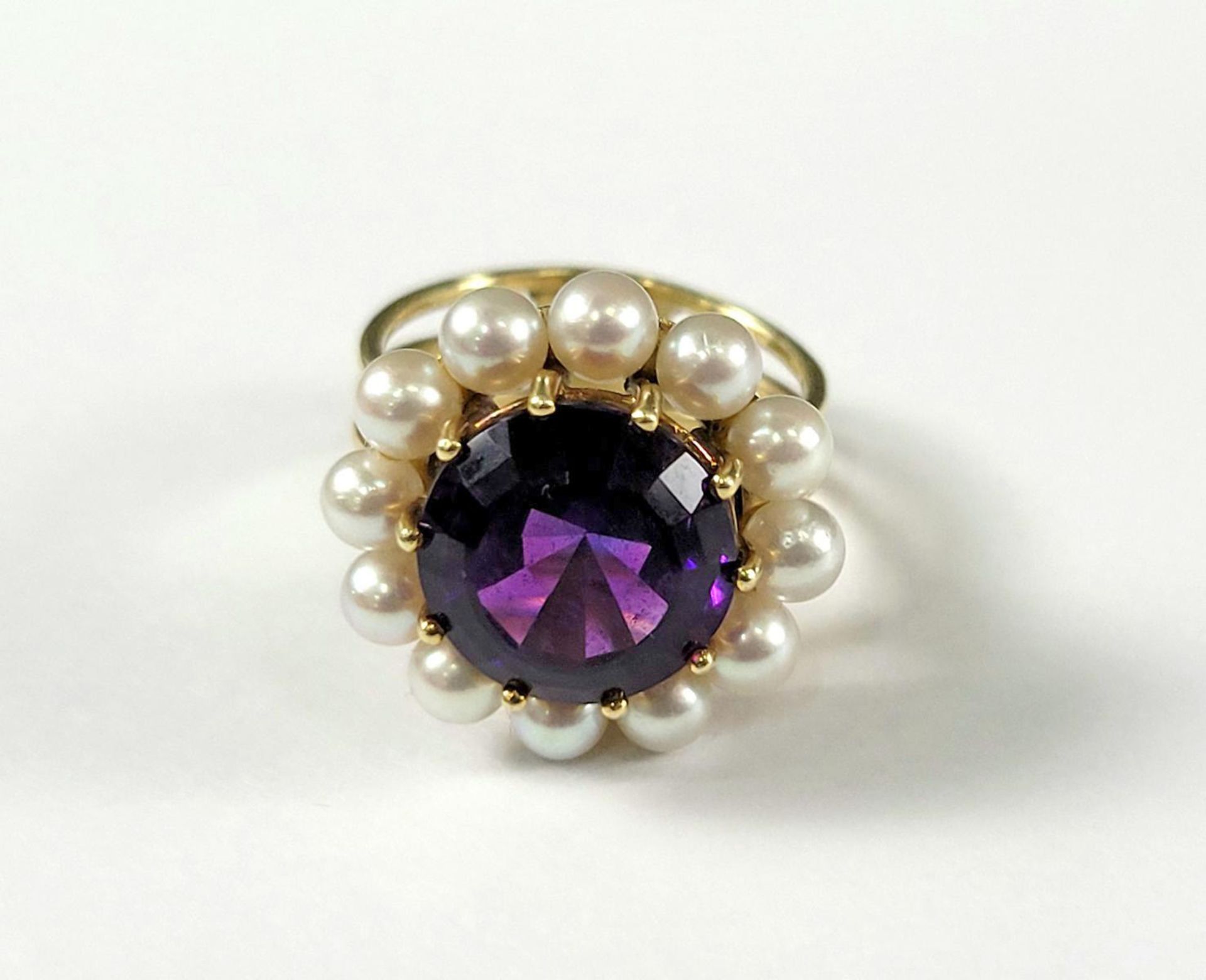 Damenring mit Amethyst und Perlen, 14 Karat Gelbgoldfassung