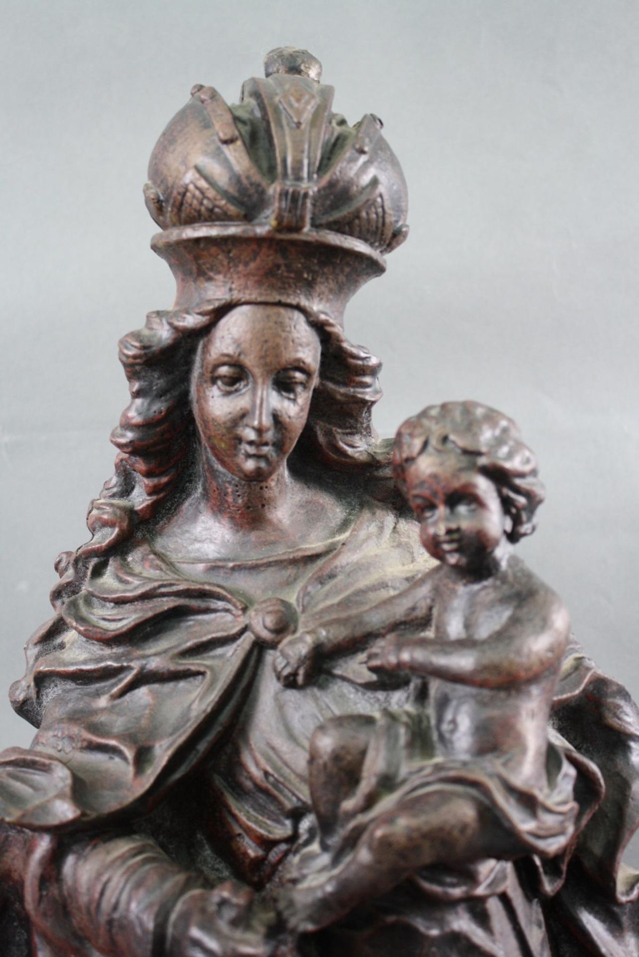 Große Heiligenfigur, bekrönte Maria mit Kind, 19. Jahrhundert - Bild 2 aus 4