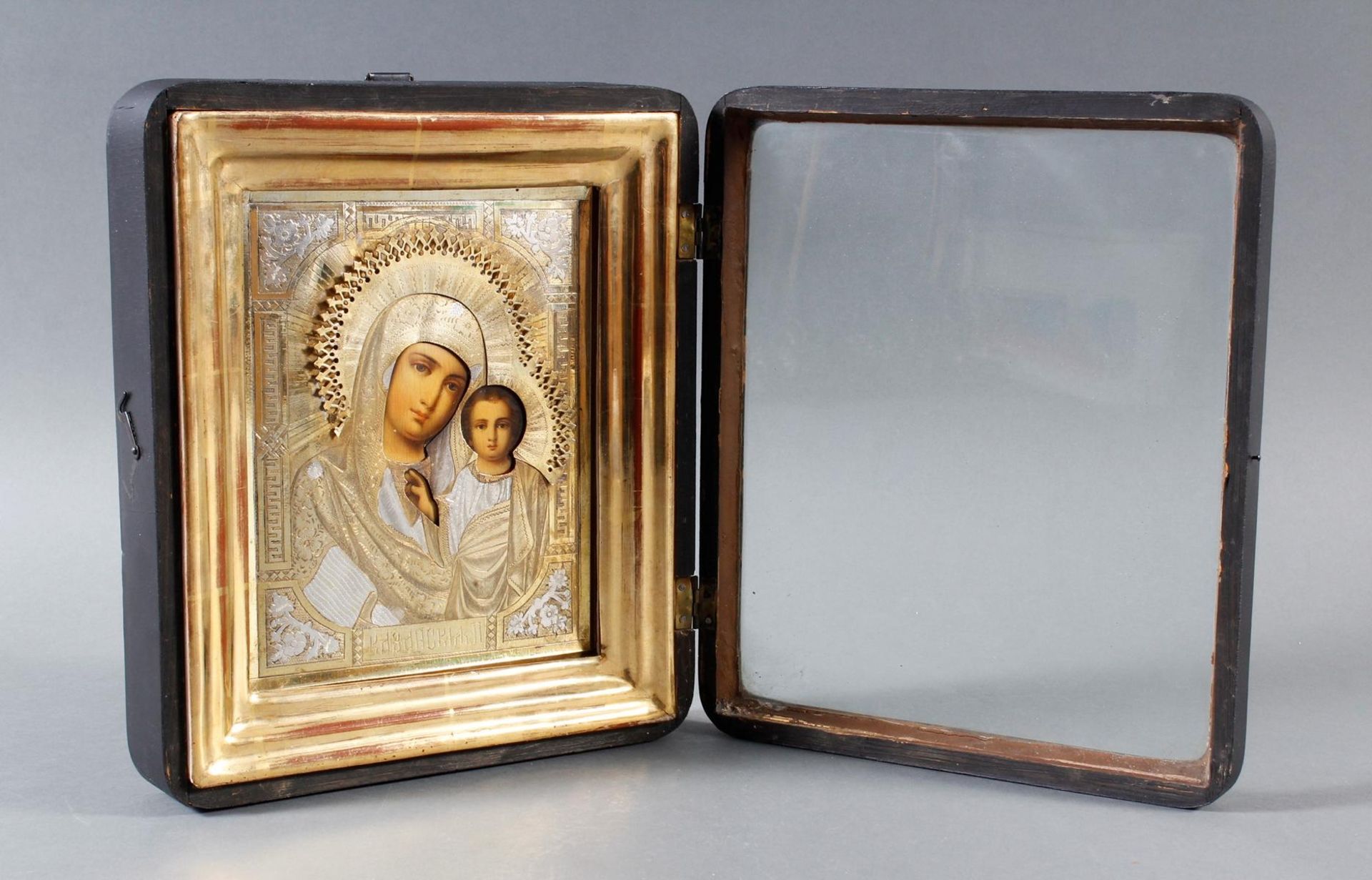 Ikone mit vergoldetem Silberoklad, Maria mit dem Jesuskind, Russland Anfang 20. Jahrhundert - Bild 4 aus 5
