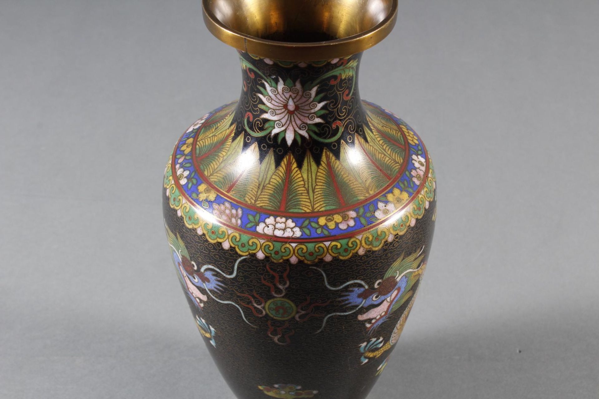 Cloisonne Ziervase, China, späte Quing-Dynastie - Bild 7 aus 13